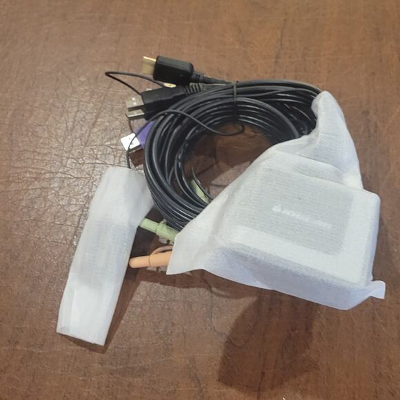 IOGEAR GCS62HDPKIT 2-Port HDMI and DisplayPort Cable KVM Kit with Audio Open box - Picture 9 of 11